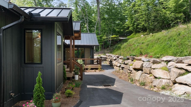 192 Lakeview Trl, Bryson City, NC 28713 - view of yard with a wooden deck