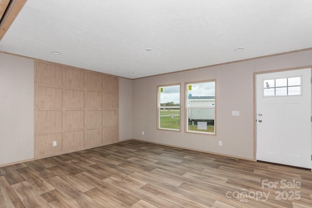 entrance foyer with light wood-style flooring, recessed lighting, and ornamental molding