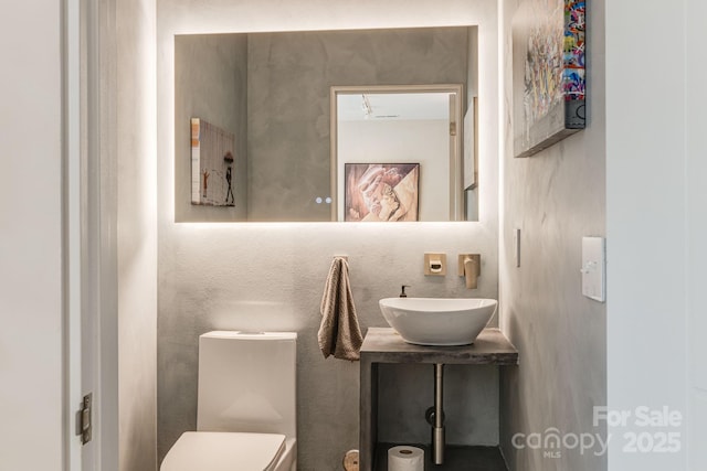 47 Webb Cove Rd, Asheville, NC 28804 - bathroom featuring a sink and toilet