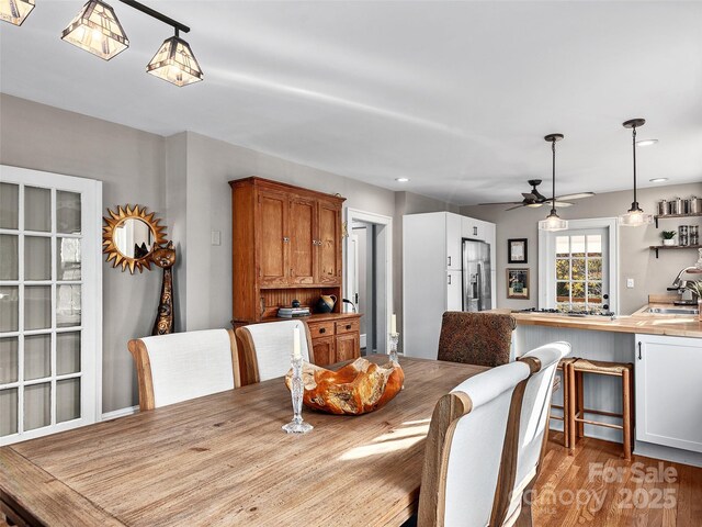 dining area with ceiling fan, light wood-style flooring, and recessed lighting