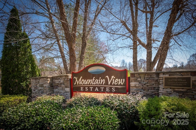 view of community / neighborhood sign