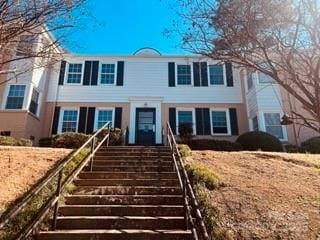 565 Wakefield Dr, Charlotte, NC 28209 - view of front facade