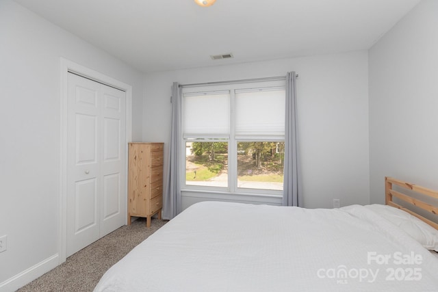 bedroom featuring baseboards, visible vents, and carpet