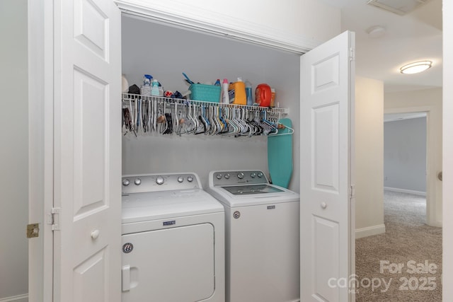 clothes washing area featuring visible vents, laundry area, carpet floors, baseboards, and washing machine and clothes dryer