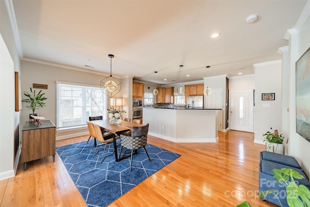 dining space with crown molding, recessed lighting, light wood-style floors, and baseboards