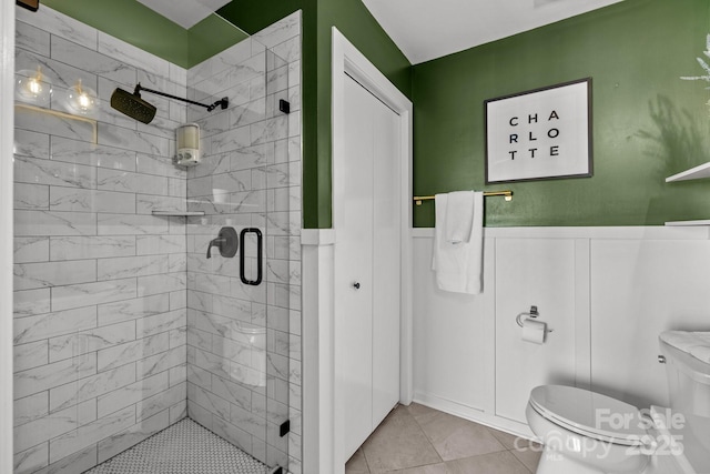 715 N Church St Unit 503, Charlotte, NC 28202 - full bath featuring tile patterned floors, toilet, wainscoting, and a shower stall