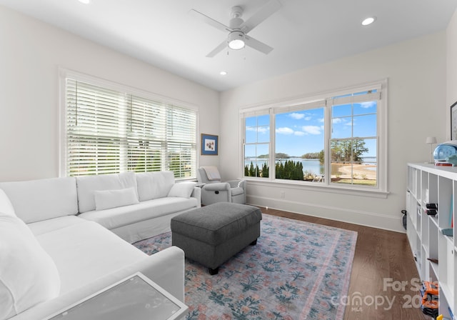 living area featuring recessed lighting, wood finished floors, baseboards, and ceiling fan