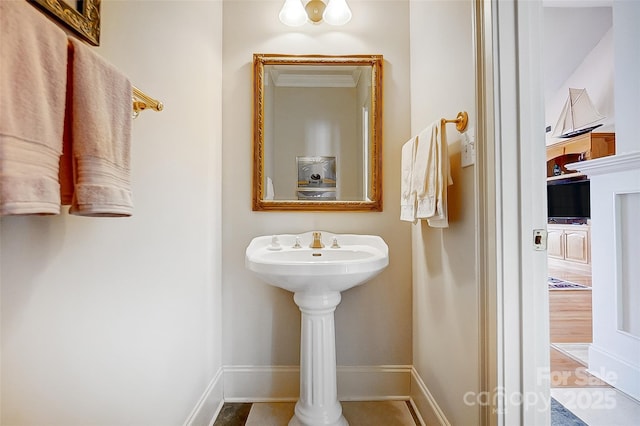 4633 River Bluff Ct, Charlotte, NC 28214 - bathroom with baseboards
