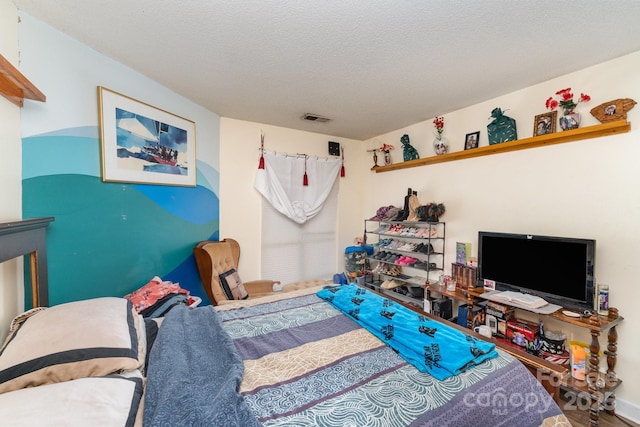 8175 Cedar Glen Dr, Charlotte, NC 28212 - bedroom featuring visible vents and a textured ceiling