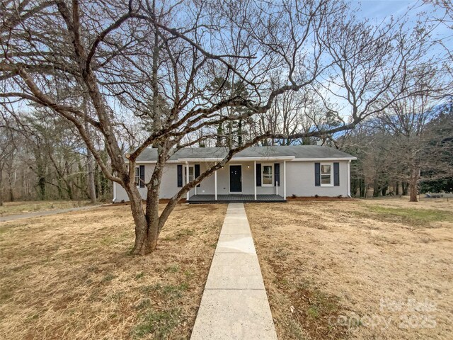 510 Newport Dr, Salisbury, NC 28144 - single story home featuring a porch and a front lawn