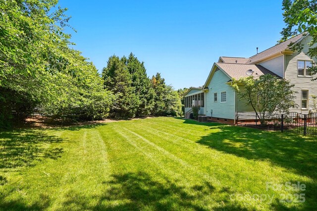 8008 Battersea Ct, Waxhaw, NC 28173 - view of yard with fence