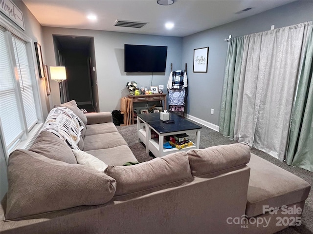living area featuring recessed lighting, visible vents, carpet floors, and baseboards