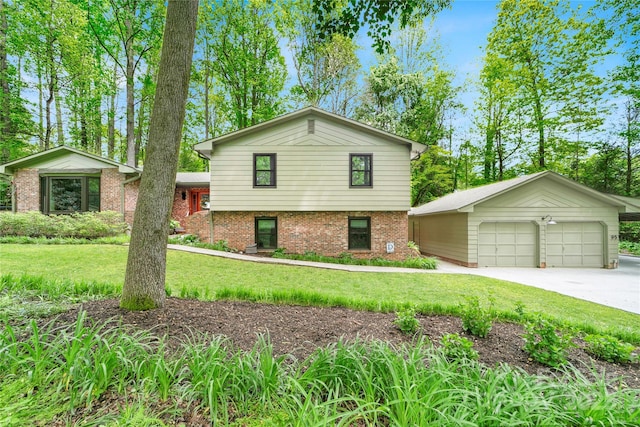 split level home with a front lawn, brick siding, an outdoor structure, and a detached garage