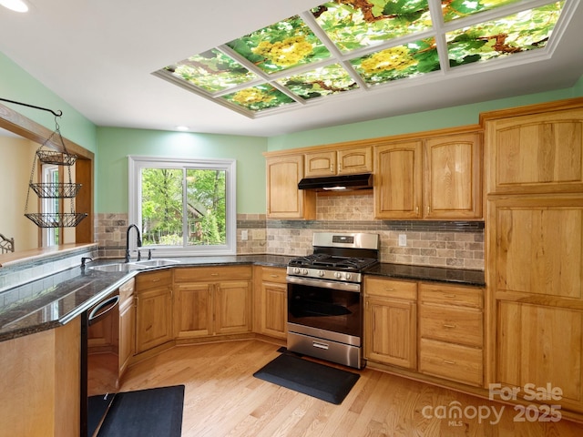 9009 Stourbridge Dr, Huntersville, NC 28078 - kitchen with stainless steel gas range, dishwashing machine, a sink, under cabinet range hood, and light wood-style floors