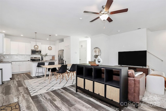 living area featuring wood finished floors, recessed lighting, a ceiling fan, and visible vents