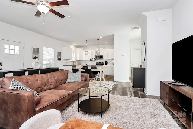 living room featuring visible vents, a ceiling fan, dark wood-style floors, recessed lighting, and baseboards