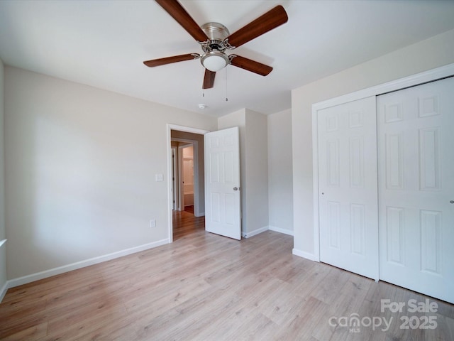 unfurnished bedroom featuring light wood-style floors, baseboards, a closet, and ceiling fan