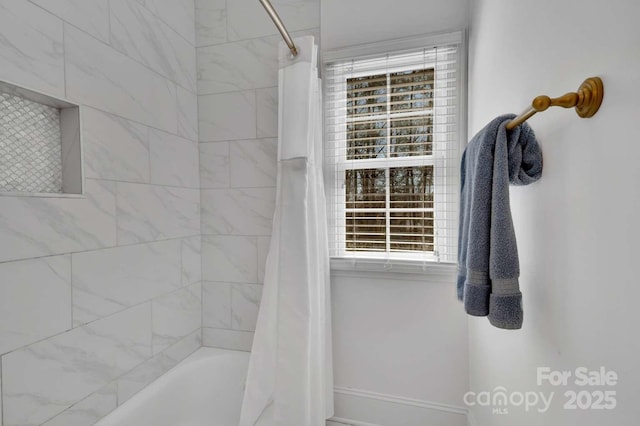 4536 Rustling Woods Dr, Denver, NC 28037 - bathroom featuring shower / tub combo with curtain
