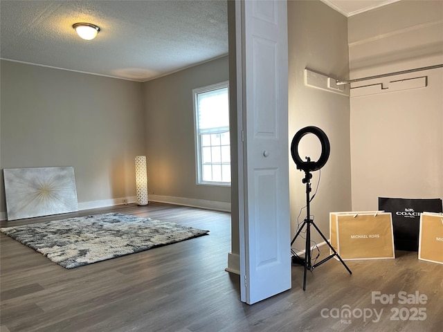 507 E Maple Ave, Gastonia, NC 28054 - interior space featuring wood finished floors, baseboards, a textured ceiling, and ornamental molding