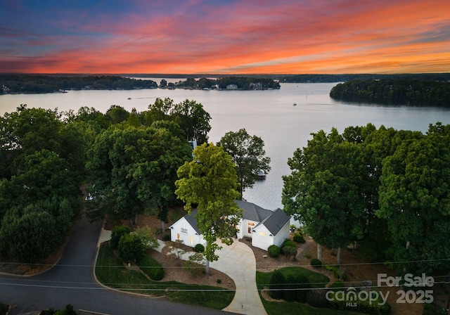 102 Stone Point Ct, Mooresville, NC 28117 - aerial view at dusk featuring a water view