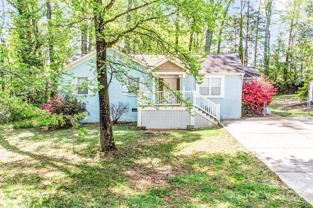 6628 Cool Water Ct, Charlotte, NC 28215 - view of front facade with fence