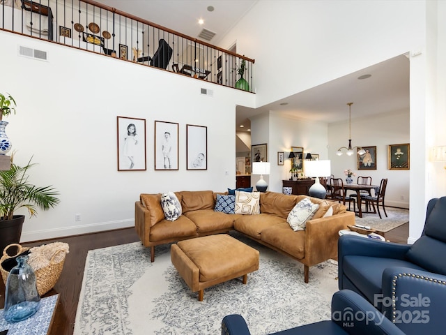 6301 Park Dr S, Charlotte, NC 28210 - living area with wood finished floors, baseboards, a towering ceiling, a chandelier, and recessed lighting