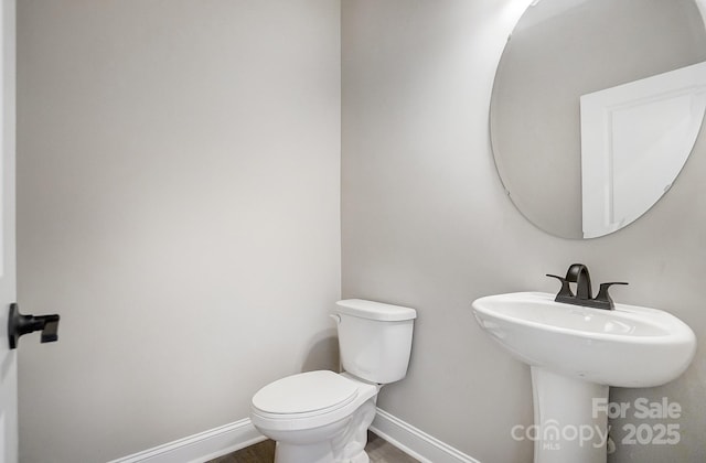 522 Fern Hill Rd Unit 17, Mooresville, NC 28117 - bathroom featuring toilet, a sink, and baseboards