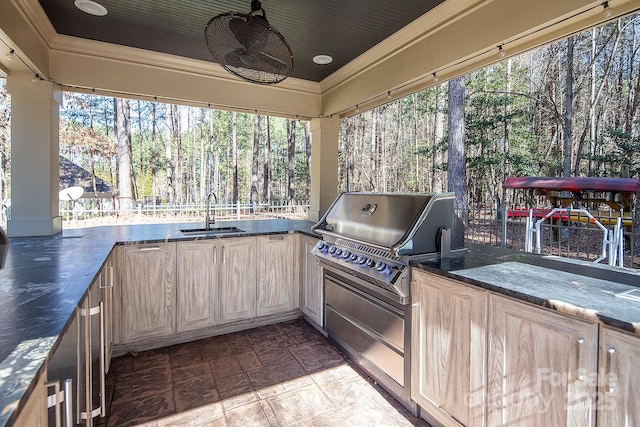 view of patio featuring fence, exterior kitchen, a sink, ceiling fan, and area for grilling