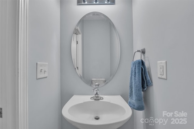 1017 Chalk Hill Ln, Charlotte, NC 28214 - bathroom featuring a sink