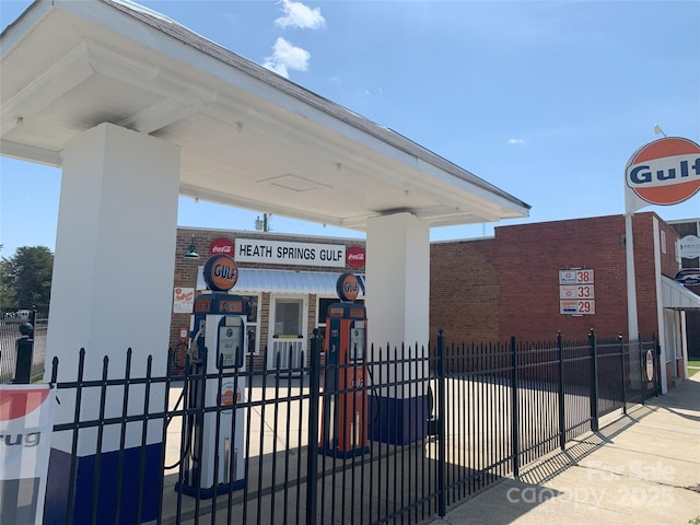 325 E St, Heath Springs, SC 29058 - view of building exterior with fence