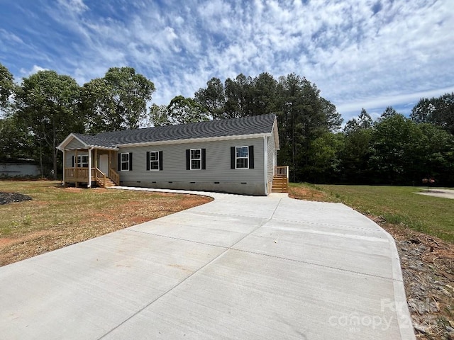 2070 Travis Rd, Conover, NC 28613 - manufactured / mobile home with crawl space and a front lawn