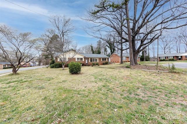 view of front of house featuring a front yard
