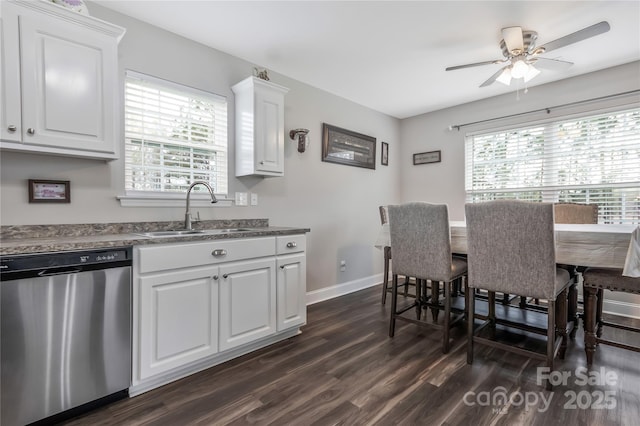 dining area featuring a ceiling fan, dark wood-style floors, baseboards, and a wealth of natural light