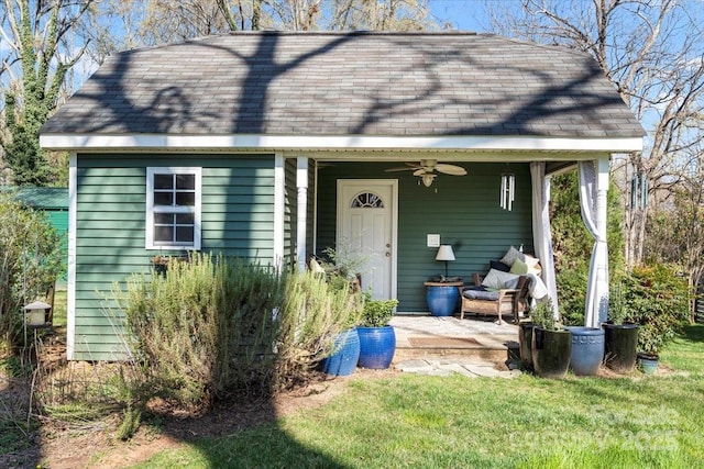213 S Academy St, Mooresville, NC 28115 - view of front facade with a front lawn, a shingled roof, and a ceiling fan