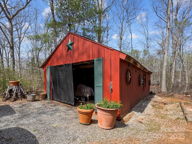 view of outdoor structure with an outdoor structure