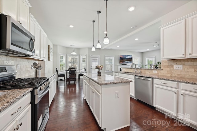 9937 Travertine Trl, Davidson, NC 28036 - kitchen with appliances with stainless steel finishes, plenty of natural light, a kitchen island, white cabinetry, and recessed lighting