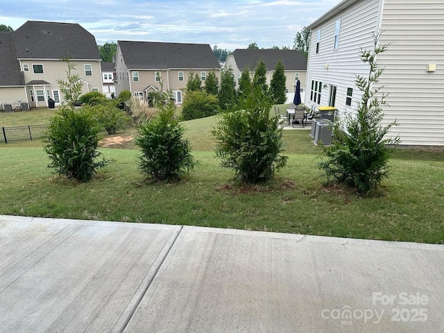 9937 Travertine Trl, Davidson, NC 28036 - view of yard featuring a residential view and a patio