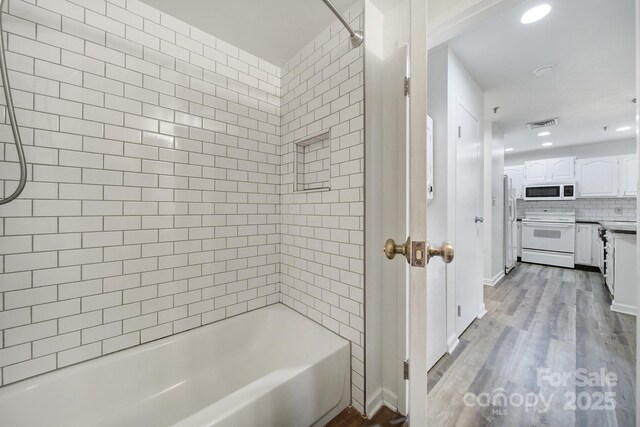 211 Heritage Blvd Unit 301, Fort Mill, SC 29715 - full bath featuring tasteful backsplash, wood finished floors, shower / bath combination, visible vents, and recessed lighting