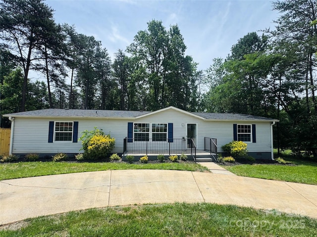 166 Brook Creek Dr, Troutman, NC 28166 - manufactured / mobile home featuring crawl space and a front yard