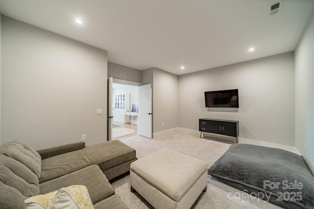 living area featuring light carpet, baseboards, visible vents, and recessed lighting
