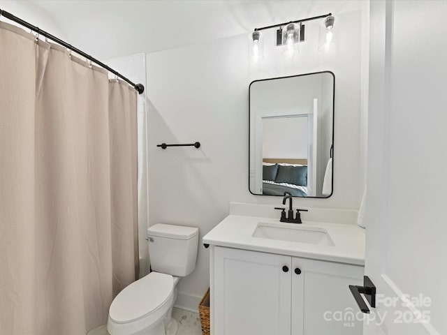 911 Abilene Ln, Fort Mill, SC 29715 - full bathroom featuring vanity, toilet, and a shower with shower curtain