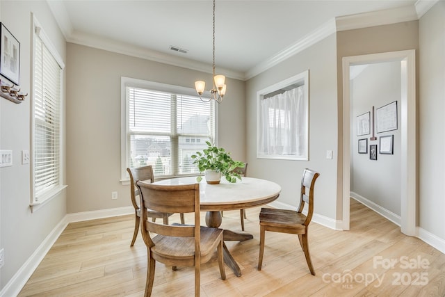 6207 Majesty Ct, Fort Mill, SC 29707 - dining space featuring an inviting chandelier, ornamental molding, baseboards, visible vents, and light wood-style flooring