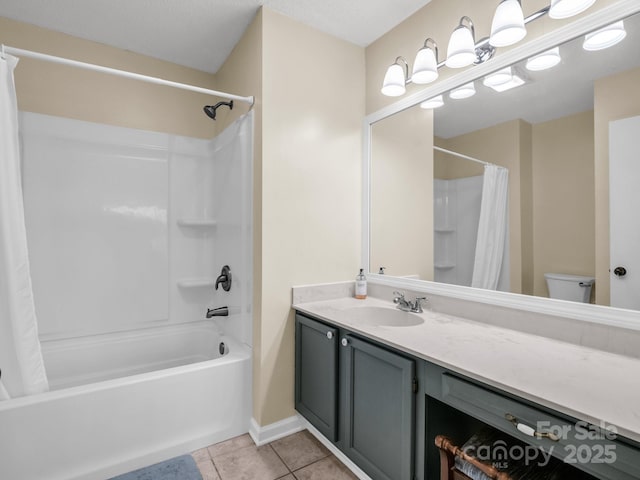full bathroom featuring baseboards, toilet, tile patterned floors, vanity, and shower / tub combo with curtain