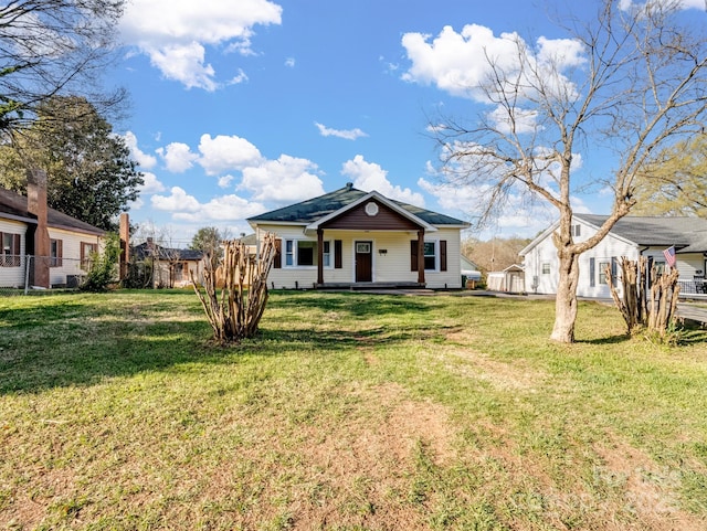 view of front of house with fence and a front lawn