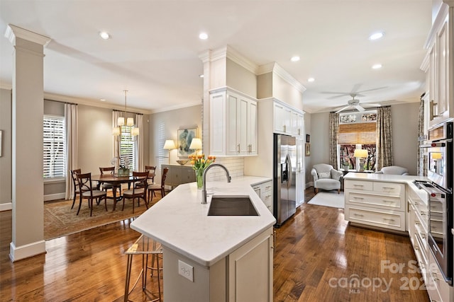 kitchen featuring a sink, a ceiling fan, a peninsula, and stainless steel appliances