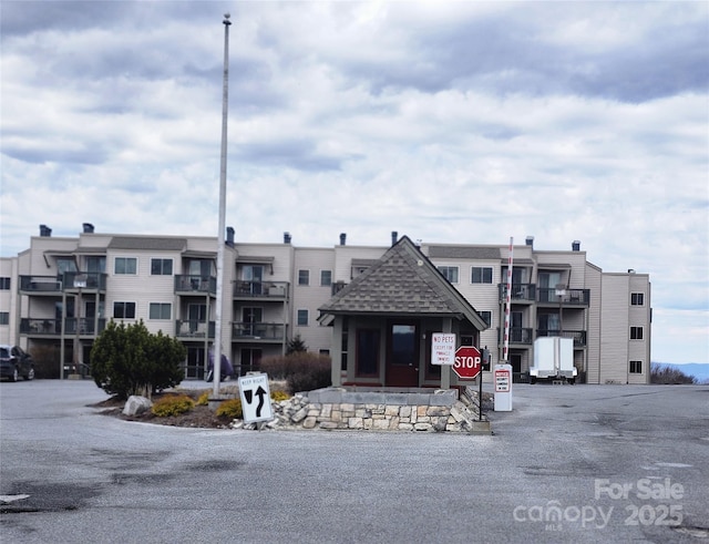301 Pinnacle Inn Rd Unit 3219, Beech Mountain, NC 28604 - view of property featuring uncovered parking