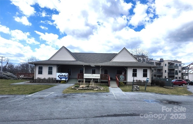 301 Pinnacle Inn Rd Unit 3219, Beech Mountain, NC 28604 - view of front of property featuring a porch and roof with shingles