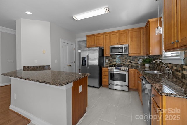 9652 Alma Blount Blvd, Charlotte, NC 28277 - kitchen featuring a peninsula, appliances with stainless steel finishes, tasteful backsplash, and a sink