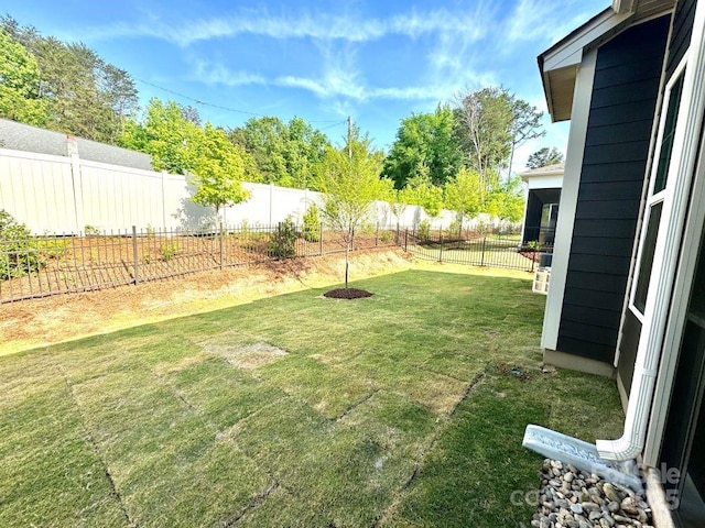 view of yard featuring a fenced backyard