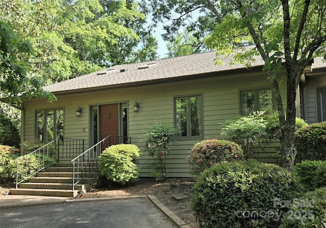 31 Hunting Country Trl, Tryon, NC 28782 - single story home featuring roof with shingles